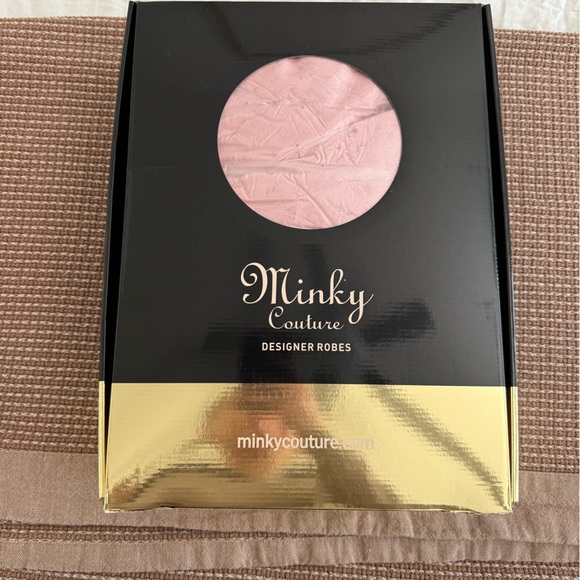 Elegant Pink Fleece Robe - Picture 3 of 3